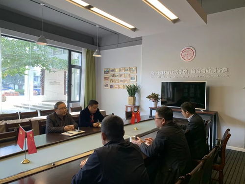 招賢納士出新意 英才齊聚中洲紅